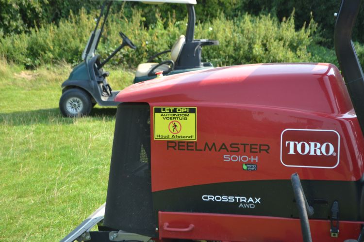 Jonge golfers zijn enthousiast over de gps-maaier, de oude garde iets minder.