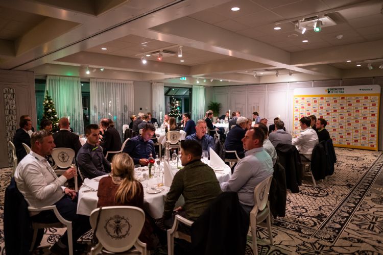 Na de prijsuitreiking was het tijd voor het diner. Na de prijsuitreiking was het tijd voor het diner.