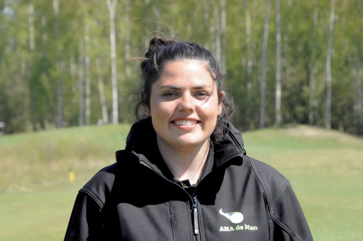 Yana Batista, de laatste winnaar van de verkiezing Toro Student Greenkeeper of the Year