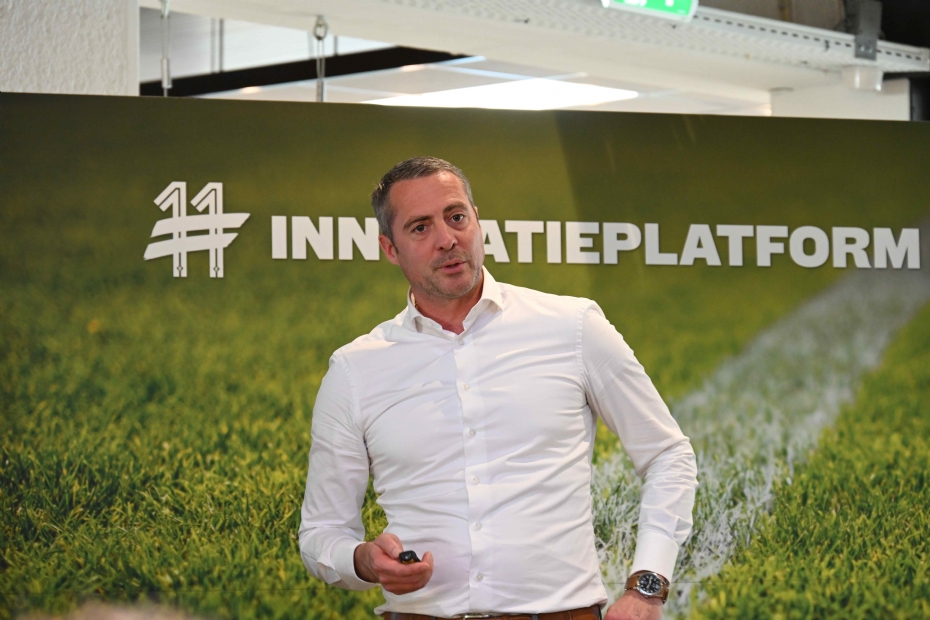 Patrick Balemans tijdens de presentatie van het #11 KNVB Innovatieplatform