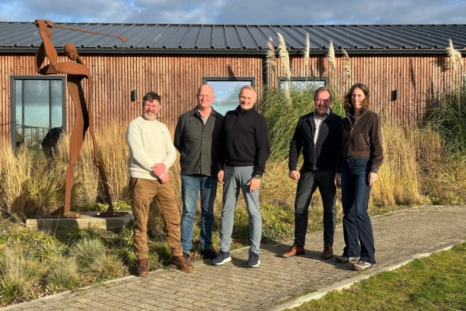Hoofdgreenkeeper Marcel Brands, operationeel directeur HGE Joris Slooten, golfprofessional Jeroen Stokman, algemeen directeur HGE Hans Schaap en De Bonte Bij-eigenaar Martine Martens.