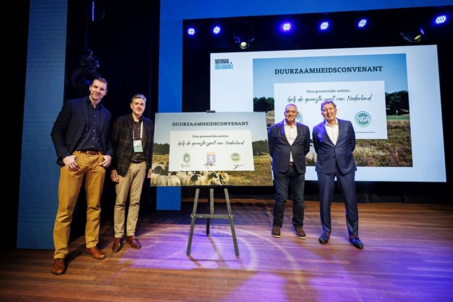Van links naar rechts: Jannes Landkroon (voorzitter NGA), Jan van Merwijk (algemeen directeur sport NGF), Paul Wesel (directeur NVG) en Jan Rotmans.(Foto: NGF)